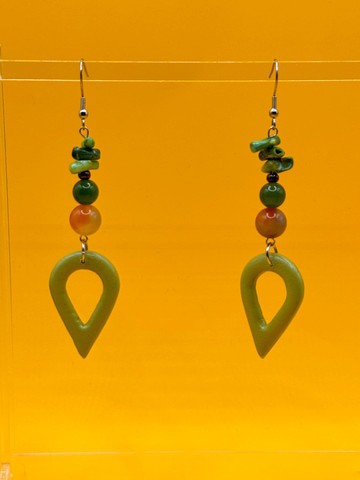 WILD24-18 : Boucles d'oreilles pendantes vertes