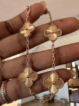 Solid gold clover bracelet