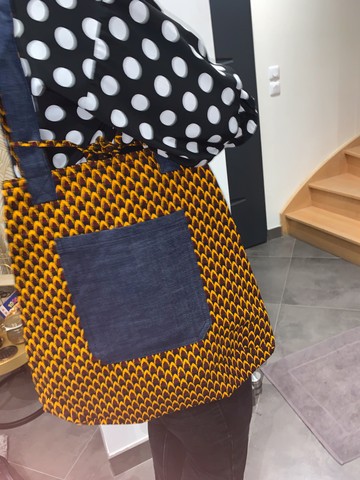 Reversible tote bag