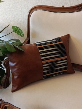 " Mandjak ". Mandjak cushion cover. Front in linen and burlap. 45 cm x 65 cm.