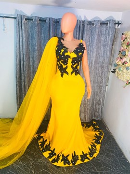 Yellow evening dress, prom dress, luxury prom dress with feathers, mermaid evening dress