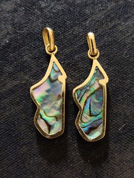 Green mother-of-pearl Madagascar pendant