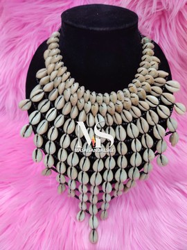 Collier de coquillages cauris , collier africain , cauris , collier de coquillages