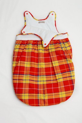 Gigoteuse Madras Rouge Fait main. 0 à 12 mois