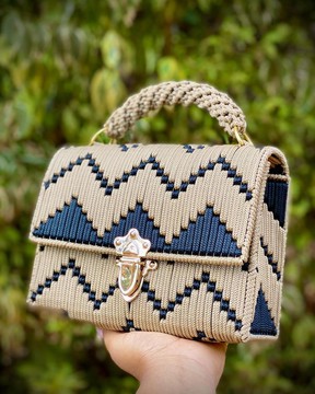 Sac à main tressé à poignée supérieure, fait main, beige et bleu marine, à chevrons | Sac à main en cordon tressé