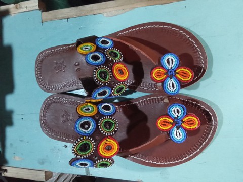 Sandales maasaï femmes africaines / 2021 / newstock / cuir / sandales plates