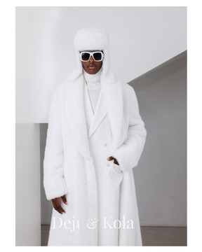 A Trench ivory white Fur Coat