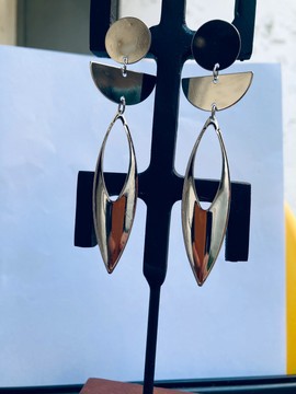 Magnificent pair of asymmetrical and geometric earrings size 7 cm