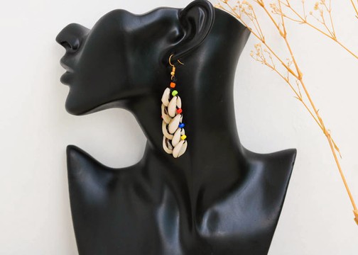 Boucles d’oreilles en coquille de cauri africaine, boucles d’oreilles Cowrie, boucles d’oreilles en coquillage de mer, boucles d’oreilles en laiton, cadeau de Noël
