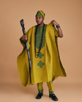 Ensemble Agbada vert olive et or &amp; vert émeraude – Tenue traditionnelle yoruba pour homme en 4 pièces avec fila assorti