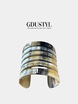 Gray zebu horn cuff
