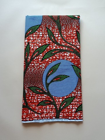 Atchobo spirit. Leaf-patterned Sandja. Authentic wax fabric, 100% cotton and zero polyester.