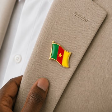 Pin's Drapeau du Cameroun – Le continent d'Afrique !