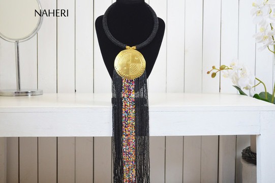 Collier africain à franges noires avec laiton | Bijoux en perles africaines