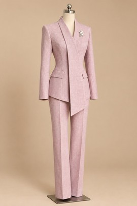 Ensemble tailleur-pantalon sur mesure – Élégant blazer portefeuille asymétrique et pantalon droit avec broche