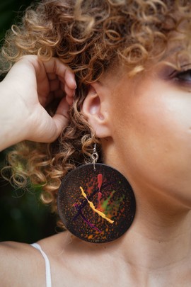 GLOB21-09: black round soundtrack with fluorescent nuggets