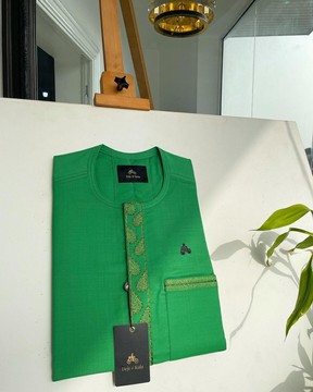 A Kelly green, wavy (plum) light front flap &amp; pocket embroidery kaftan
