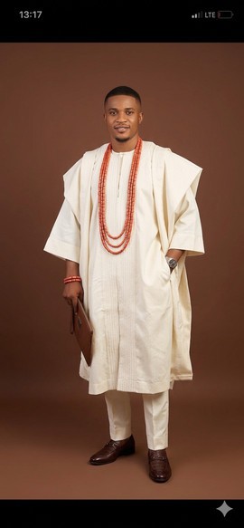Ensemble Agbada traditionnel classique couleur crème
