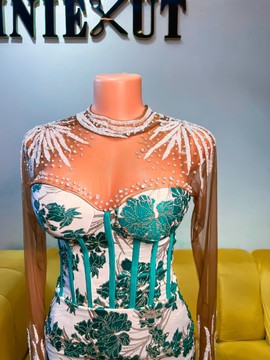Robe de brocart de luxe, robe de brocart, robe de mariée en brocart.