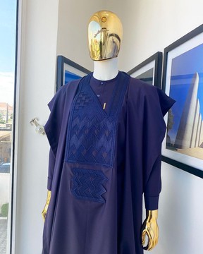 Un violet aubergine, niveau ondulé, broderie zigzag agbada, buba &amp; sokoto