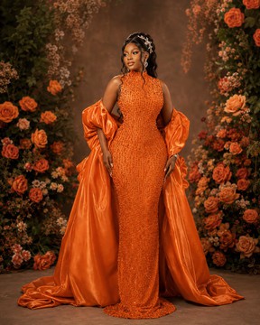 Robe orange de luxe ornée de perles, robe de bal, robe perlée, robe de soirée