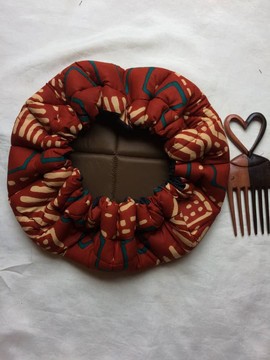 Self-heating wax cap