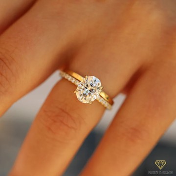 Paire d'alliances et de fiançailles en 18 carats pour dames