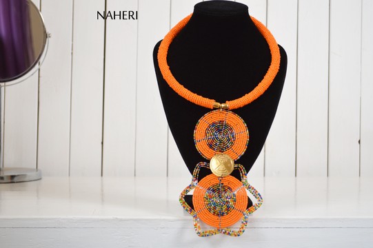 Collier orange royal de perles africaines | Pièce de cou fait main romantique | Bijoux tribaux Naheri