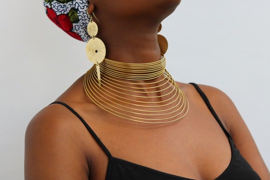 Ensemble de collier ras-du-cou africain en laiton fait main – Collier plastron imposant avec boucles d’oreilles assorties
