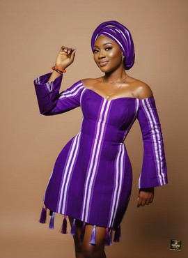 Mini-robe Aso-Oke violette royale à pompons