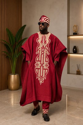 Ensemble Agbada rouge pour homme en Aso Oke – Robe richement brodée avec bonnet et pantalon assortis