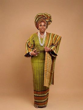 Iro et buba traditionnels nigérians en aso oke texturé olive et citron vert, avec ipele et gele automatique