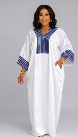 Robe kaftan boubou blanche avec bordure brodée bleu marine