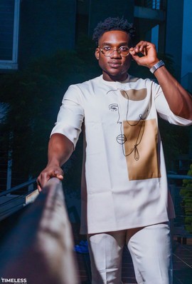 An off-white detailed men’s kaftan . Best seller