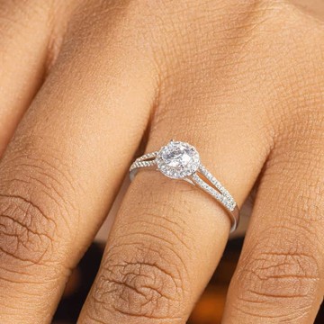 Dainty Minimalistic 925Silver ladies Engagement Ring