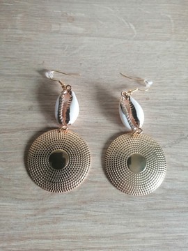 Goubè cowrie shell earrings