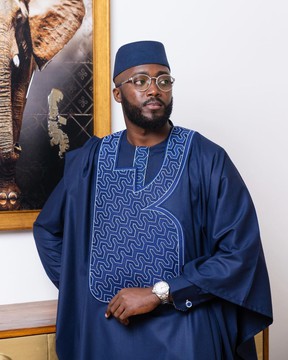 UN ENSEMBLE AGBADA 3 pièces
