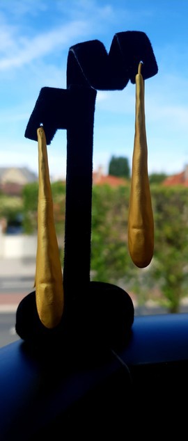 Elegant gold colored earrings