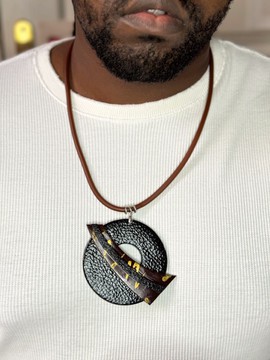 MANLY19-24 : Collier homme géométrique avec illustration