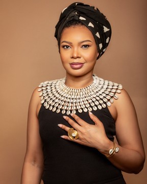 “Naivasha” cowrie necklace