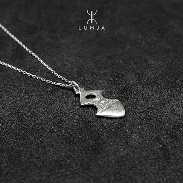 Handmade 925 silver Tuareg Agadez southern cross necklace for everyday use.