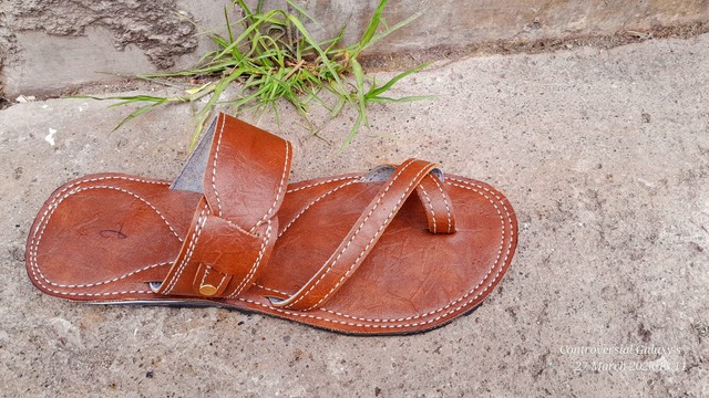 Handcrafted Tan Brown Leather Toe-Loop Sandals – Premium Casual Slides with Gold Rivet Accent