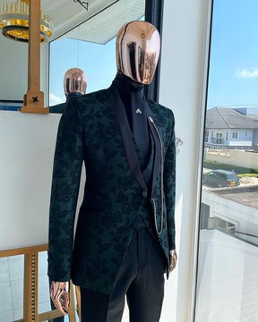 Un costume de smoking coupé sur le devant « LT », un manteau à double boutonnage, un costume de cravate écharpe italienne