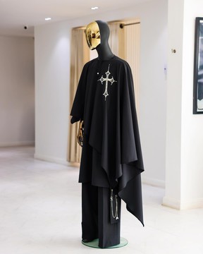 A Black Cross Neck Tragbada 2