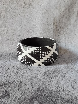 YEMOJA "L" bracelet in black and white WAX fabric-loincloths