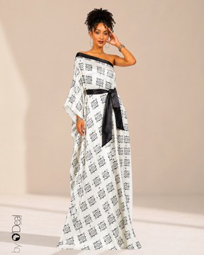 Maxi Robe asymétrique en soie satinée + foulard