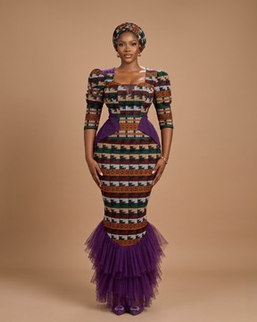 Robe corset en Ankara avec ourlet à volants en tulle assorti