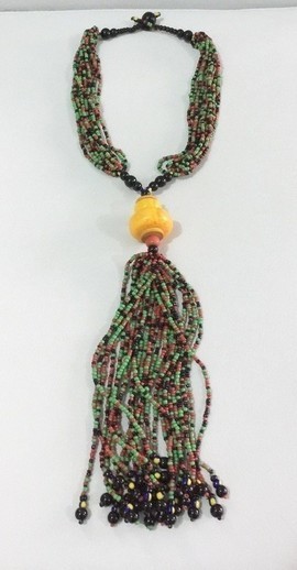 Necklace woman in pearl