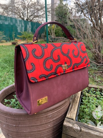 1 Elegant wax and imitation leather bag