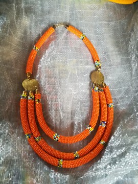 Collier Femme Africaine